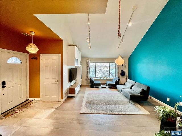 195 Sandcastle Key, Secaucus, NJ 07094