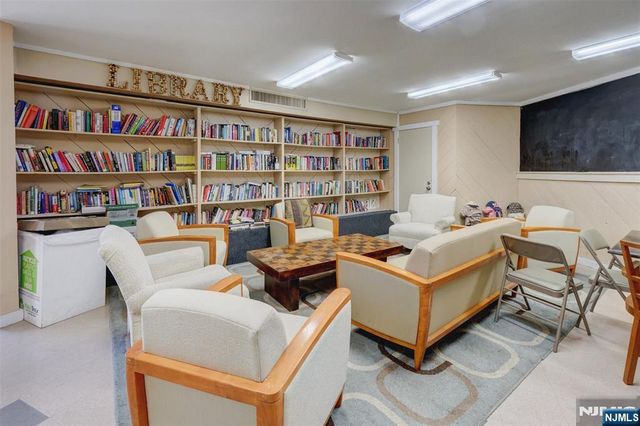 195 Sandcastle Key, Secaucus, NJ 07094