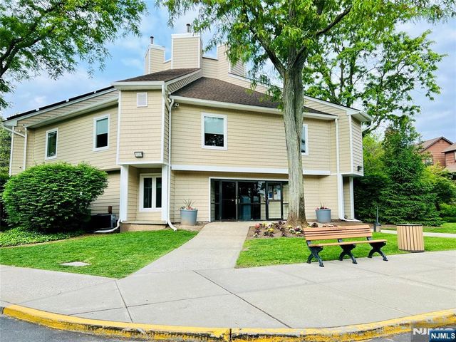 195 Sandcastle Key, Secaucus, NJ 07094