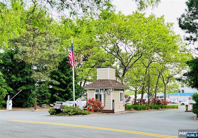 195 Sandcastle Key, Secaucus, NJ 07094