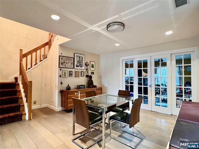 195 Sandcastle Key, Secaucus, NJ 07094