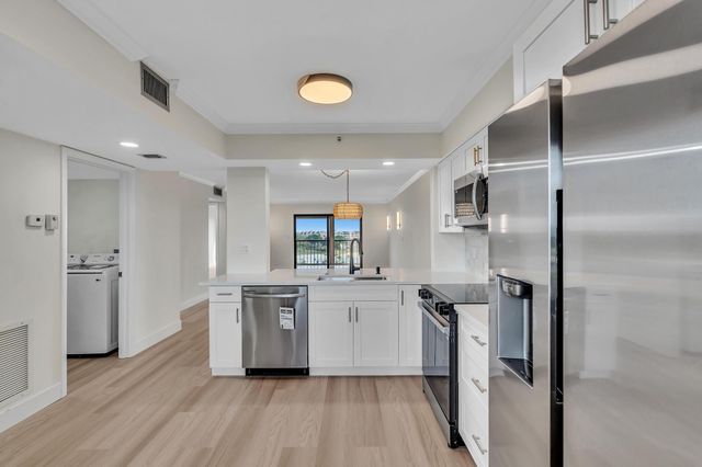 7076 Huntington Lane 803, Delray Beach, FL 33446