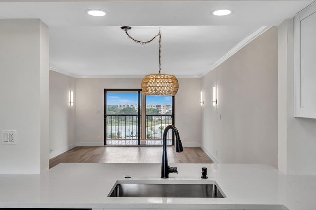 7076 Huntington Lane 803, Delray Beach, FL 33446