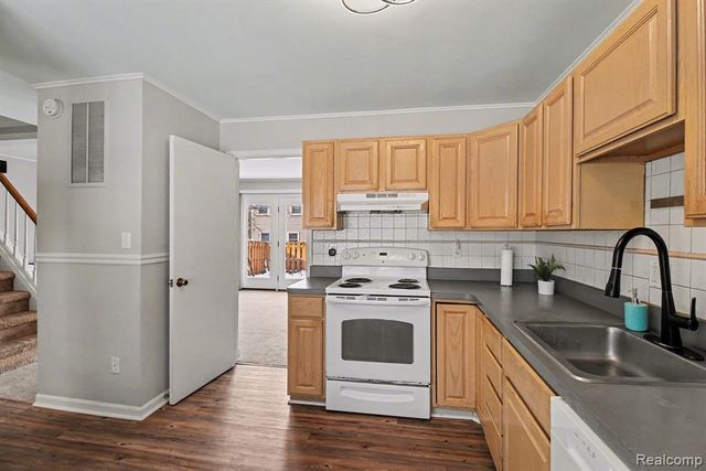 1208 Lear Court, Rochester Hills, MI 48307