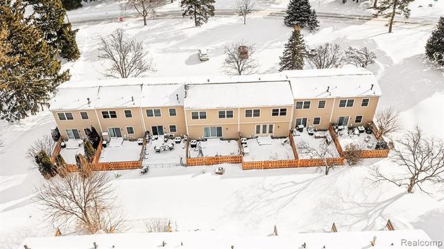 1208 Lear Court, Rochester Hills, MI 48307