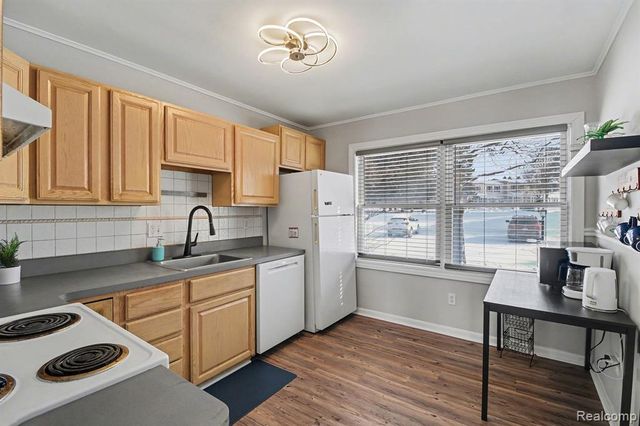 1208 Lear Court, Rochester Hills, MI 48307