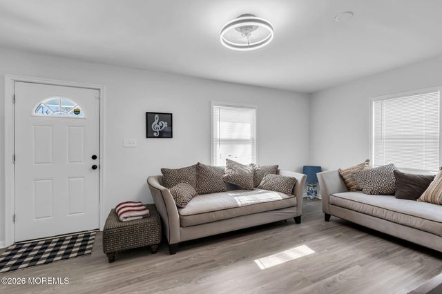 15 Pica Place, Tinton Falls, NJ 07724