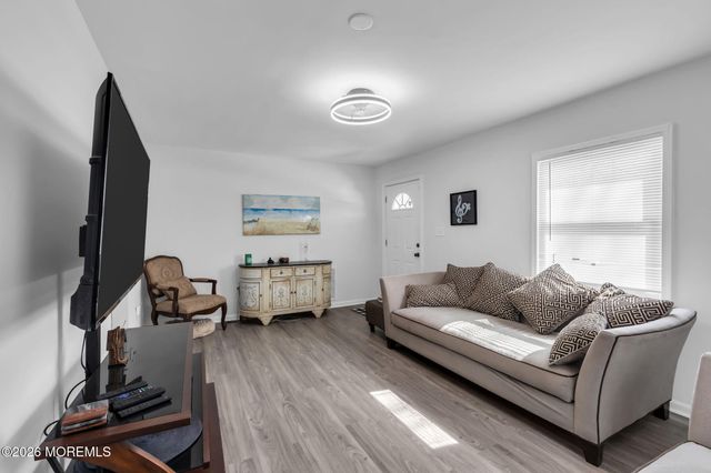 15 Pica Place, Tinton Falls, NJ 07724