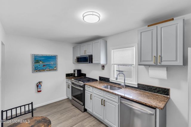 15 Pica Place, Tinton Falls, NJ 07724