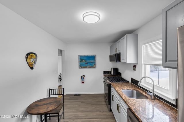 15 Pica Place, Tinton Falls, NJ 07724