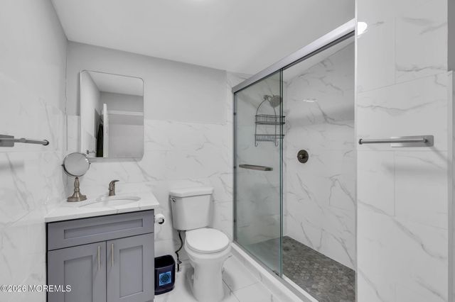 15 Pica Place, Tinton Falls, NJ 07724