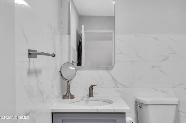 15 Pica Place, Tinton Falls, NJ 07724