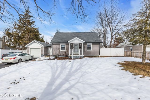 15 Pica Place, Tinton Falls, NJ 07724