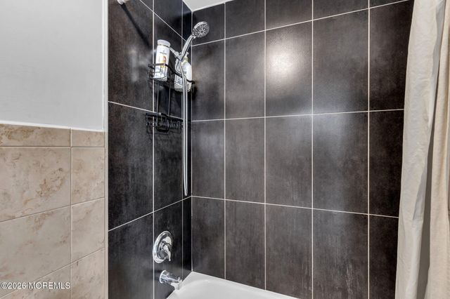 15 Pica Place, Tinton Falls, NJ 07724