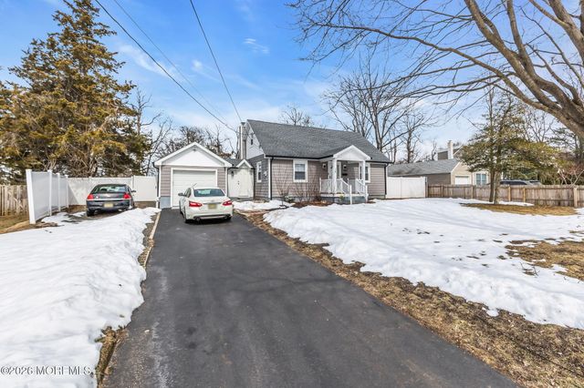 15 Pica Place, Tinton Falls, NJ 07724