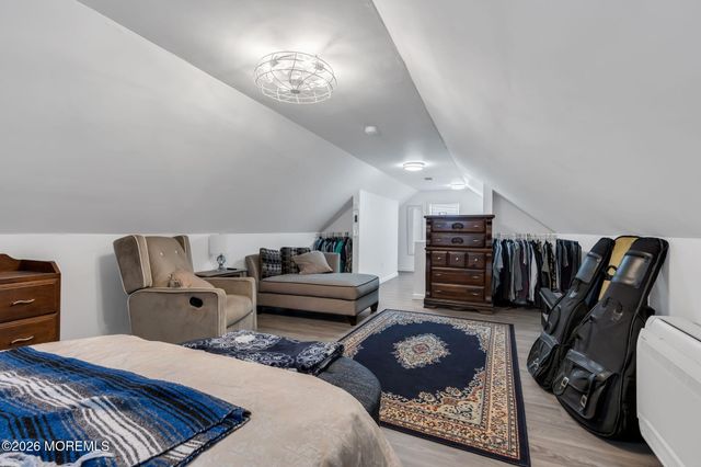 15 Pica Place, Tinton Falls, NJ 07724