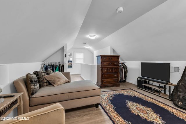 15 Pica Place, Tinton Falls, NJ 07724