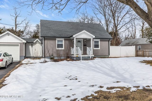 15 Pica Place, Tinton Falls, NJ 07724