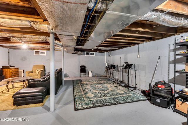 15 Pica Place, Tinton Falls, NJ 07724