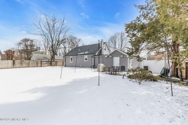 15 Pica Place, Tinton Falls, NJ 07724