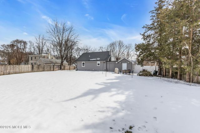 15 Pica Place, Tinton Falls, NJ 07724