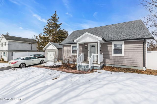 15 Pica Place, Tinton Falls, NJ 07724