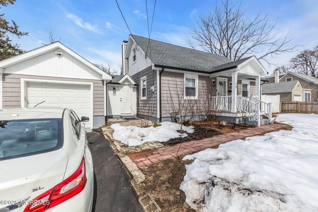 15 Pica Place, Tinton Falls, NJ 07724