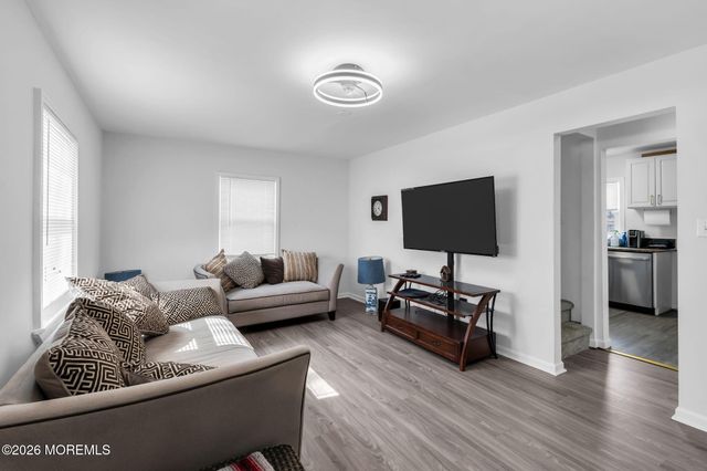 15 Pica Place, Tinton Falls, NJ 07724