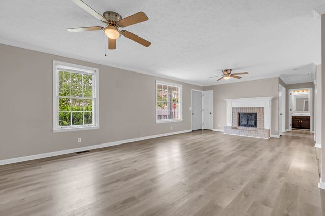101 Forest Meadows Dr, Hendersonville, TN 37075