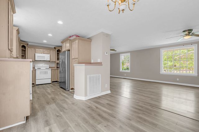 101 Forest Meadows Dr, Hendersonville, TN 37075