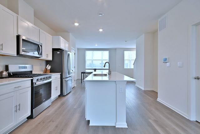 332 Summit Circle, Lombard, IL 60148