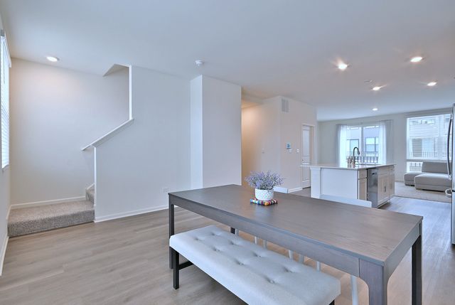 332 Summit Circle, Lombard, IL 60148