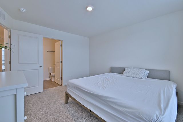 332 Summit Circle, Lombard, IL 60148