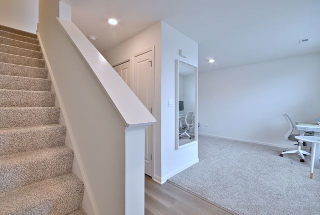 332 Summit Circle, Lombard, IL 60148