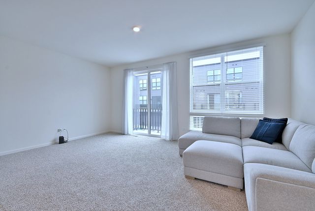 332 Summit Circle, Lombard, IL 60148