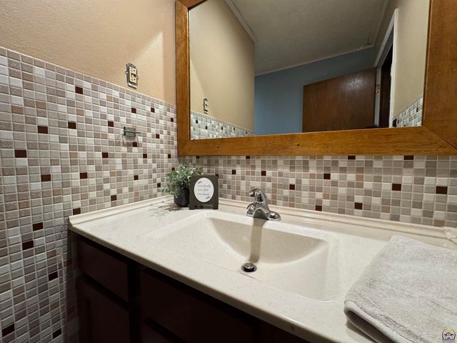 1035 Grand, Emporia, KS 66801