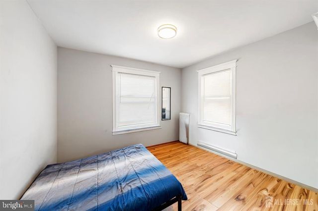 28 OAK LN, Trenton, NJ 08618