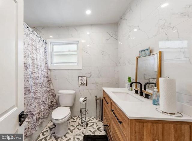 28 OAK LN, Trenton, NJ 08618