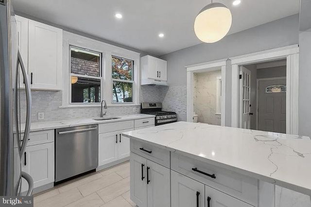 28 OAK LN, Trenton, NJ 08618