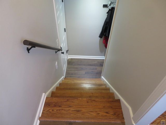 24243 Sandusky Rd, Tonganoxie, KS 66086