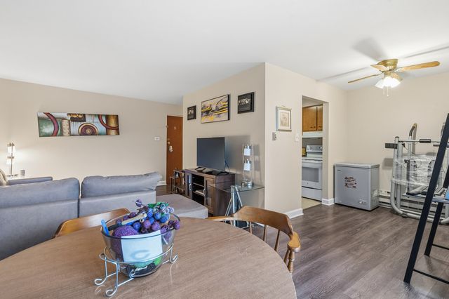 9725 S Keeler Avenue 6-209, Oak Lawn, IL 60453