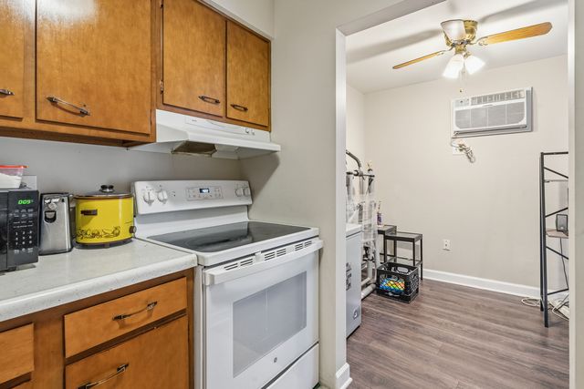 9725 S Keeler Avenue 6-209, Oak Lawn, IL 60453