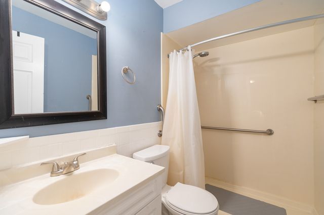 9725 S Keeler Avenue 6-209, Oak Lawn, IL 60453