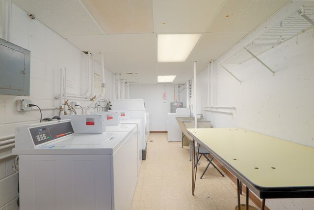 9725 S Keeler Avenue 6-209, Oak Lawn, IL 60453