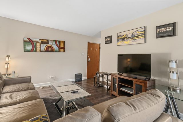9725 S Keeler Avenue 6-209, Oak Lawn, IL 60453