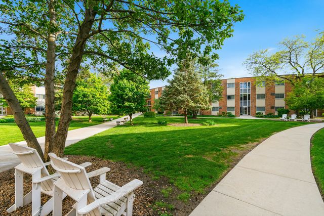 9725 S Keeler Avenue 6-209, Oak Lawn, IL 60453