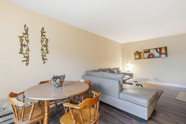 9725 S Keeler Avenue 6-209, Oak Lawn, IL 60453