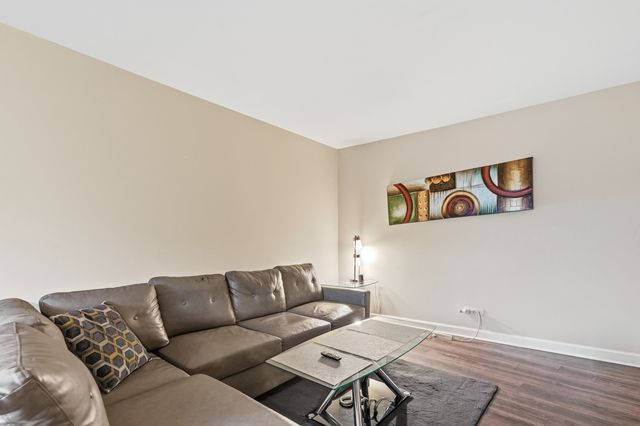 9725 S Keeler Avenue 6-209, Oak Lawn, IL 60453
