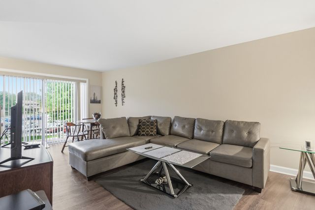 9725 S Keeler Avenue 6-209, Oak Lawn, IL 60453