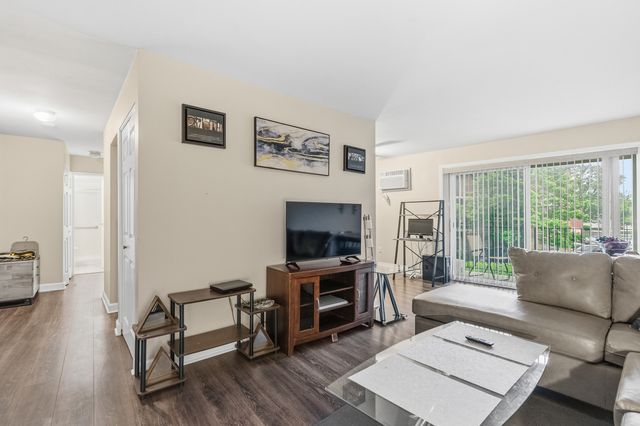 9725 S Keeler Avenue 6-209, Oak Lawn, IL 60453